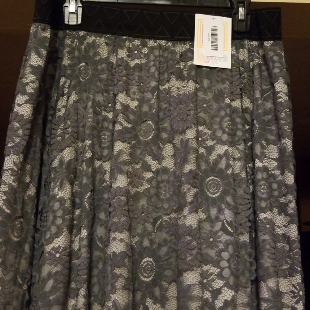 Lucy skirt with lace overlay